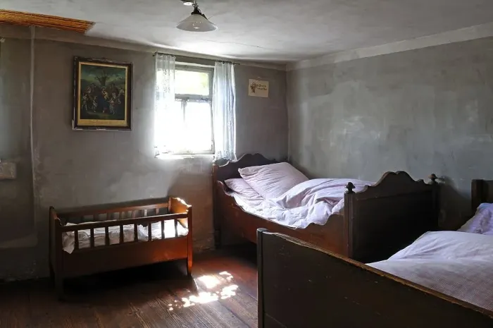 Framed Print : Bedroom 1910 in a farmhouse, Franconian Open Air Museum