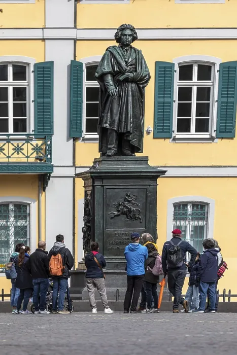 Framed Print : Beethoven monument on Munsterplatz in front of the old post office - Bonn