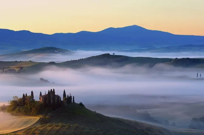 Framed Print : The Belvedere at dawn, morning fog