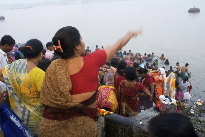 Framed Print : Bengalese celebrating Kartik Purnima (Full Moon) at Babu Ghat