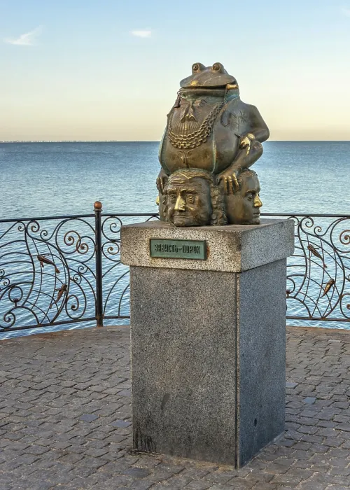 Framed Print : Berdyansk, Ukraine 07.23.2020. Monument to the toad on the embankment of Berdyansk