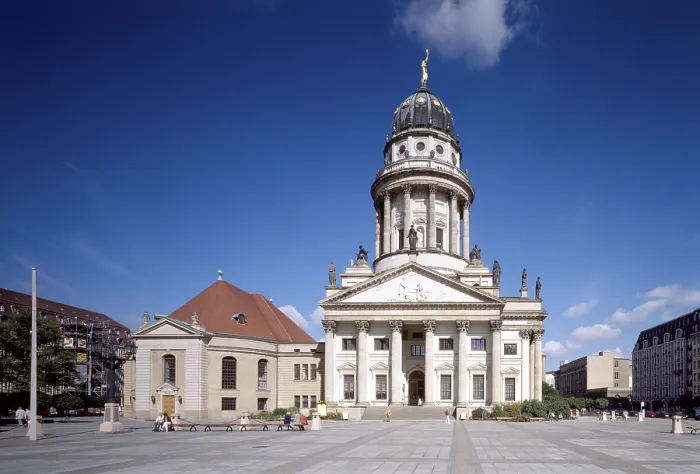 Framed Print : Berlin-Mitte, Gendarmenmarkt / French Cathedral