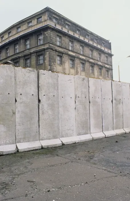 Framed Print : The Berlin Wall. A guarded concrete barrier that encircled West Berlin from 1961 to 1989