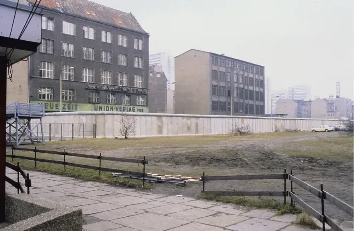 Framed Print : The Berlin Wall. A guarded concrete barrier that encircled West Berlin from 1961 to 1989