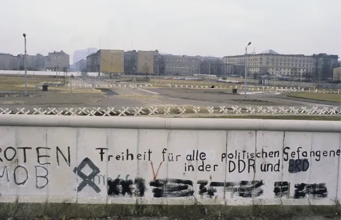 Framed Print : The Berlin Wall. A guarded concrete barrier that encircled West Berlin from 1961 to 1989