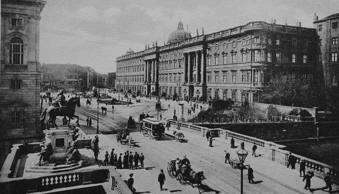 Framed Print : Berliner Stadtschloss palace and Kurfuerstenbruecke Elector Bridge