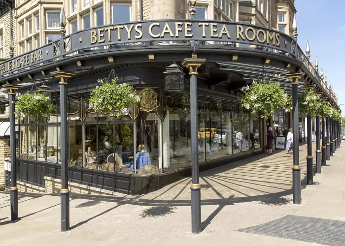 Framed Print : Bettys cafe tea rooms, Harrogate