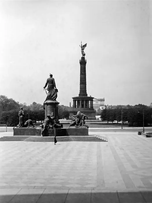 Framed Print : Bismarck Monument and Victory Column at the former location between Reichstag and Krolloper