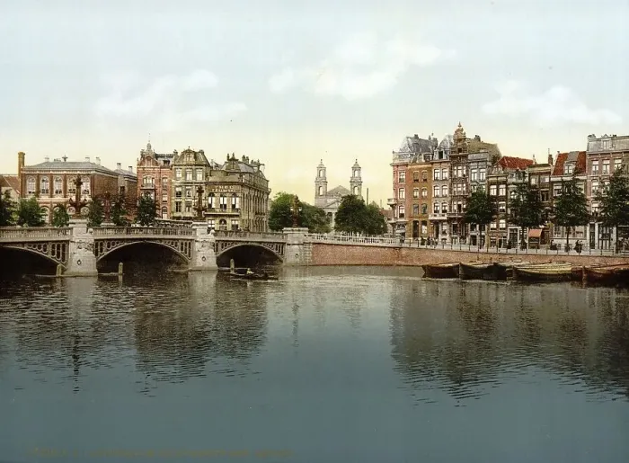 Framed Print : Blue Bridge and Amstel, Amsterdam Framed Print : Blue Bridge and Amstel, Amsterdam