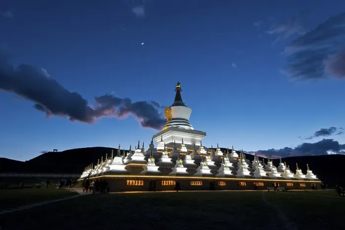 Framed Print : Blue Hour over Tibetan Choerten