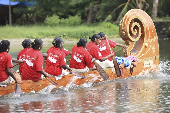 Framed Print : Boat race on punnamada lake, Alleppey