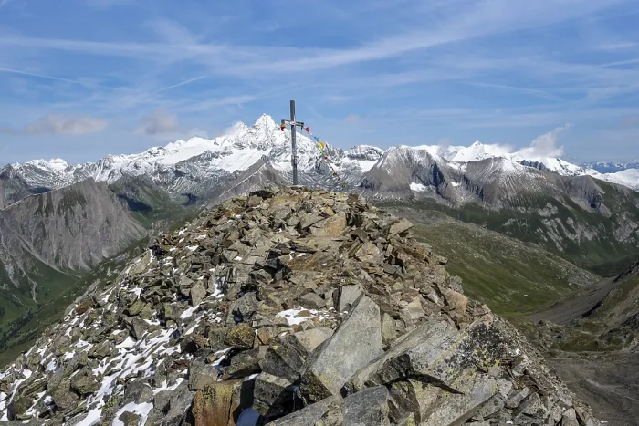 Framed Print : Boeses Weibl summit with summit cross and colourful prayer flags