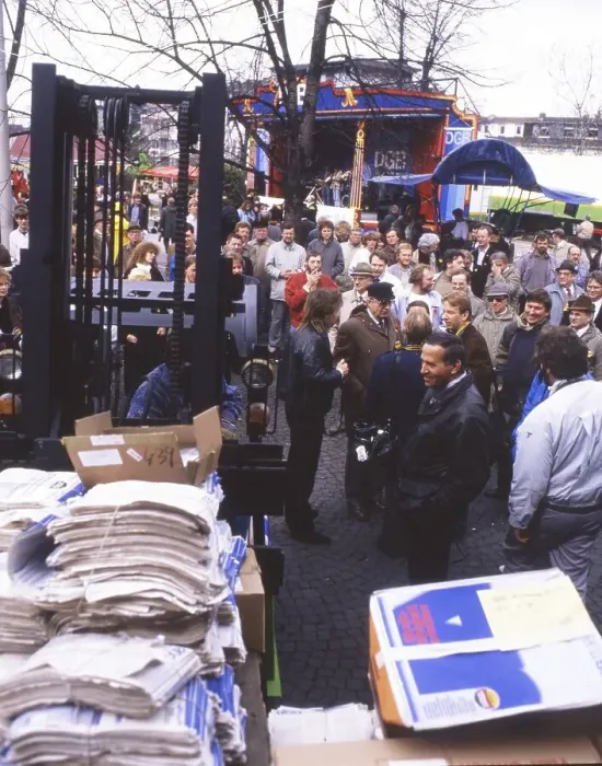 Framed Print : Bonn. DGB demonstration on section 116 on the right to strike on 17
