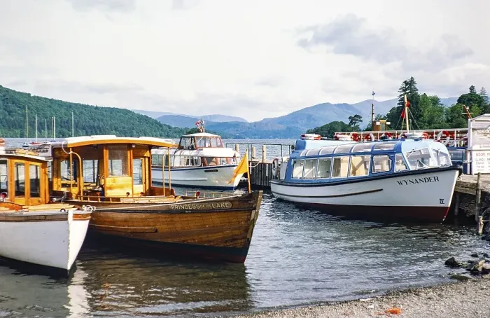 Framed Print : Boote auf dem Lake Windermere, Bowness, Bowness-on-Windermere, Lake-District-Nationalpark, Cumbria, England, UK Juni 1978
