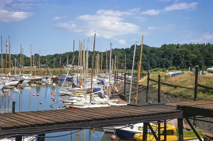 Framed Print : Boote im Jachthafen, Tidemill Yacht harbour, Woodbridge, Suffolk, England, d UK Juli 1976 Framed Print : Boote im Jachthafen, Tidemill Yacht harbour, Woodbridge, Suffolk, England, d UK Juli 1976
