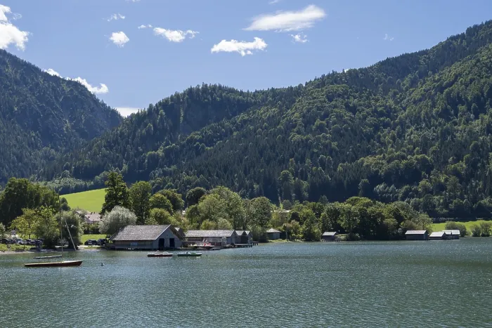 Framed Print : Boothauser am Schliersee, Ort Schliersee