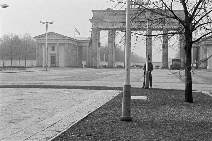 Framed Print : Border guard in front of the Brandenburg Gate