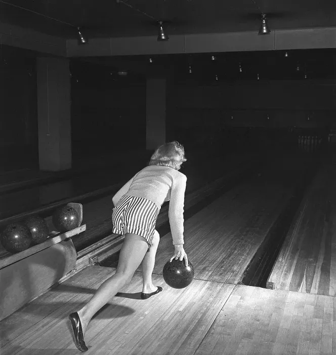 Framed Print : Bowling in the 1950s. Actress Ullacarin Ryden pictured when bowling for the first time