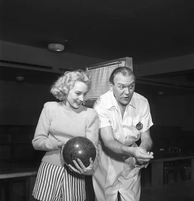 Framed Print : Bowling in the 1950s. A man with actress UllaCarin Ryden who visits the bowling club for the first time