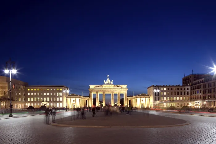 Framed Print : Brandenburg Gate, Pariser Platz square