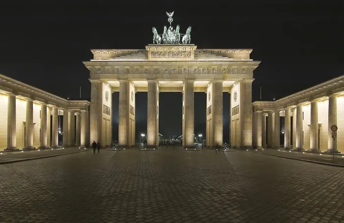 Framed Print : Brandenburger Tor at night, Berlin