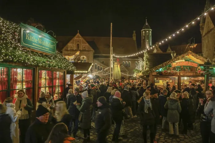 Framed Print : Braunschweig Christmas market on Burgplatz and Domplatz around St