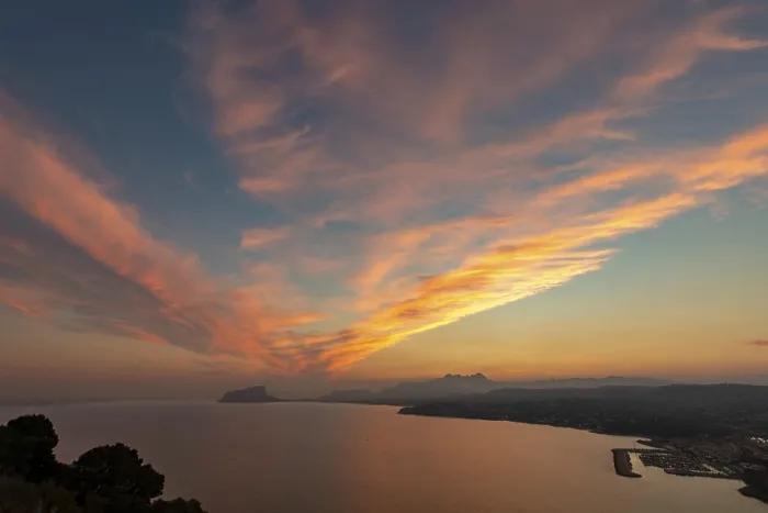 Framed Print : A breathtaking sunset over the Mediterranean sea at Costa Blanca