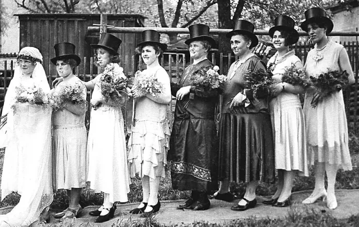 Framed Print : Bride with bridesmaids with cylinder