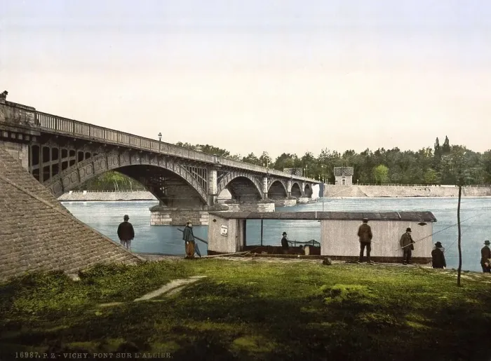 Framed Print : Bridge over the Allier, Vichy, Auvergne-Rhone-Alpes Framed Print : Bridge over the Allier, Vichy, Auvergne-Rhone-Alpes