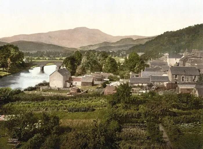 Framed Print : Bridge and Ben Ledi, Callander Framed Print : Bridge and Ben Ledi, Callander