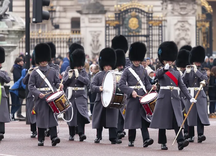 Framed Print : British guards in ceremonial dress marching with drums near Buckingham Palace in the City of Westminster Framed Print : British guards in ceremonial dress marching with drums near Buckingham Palace in the City of Westminster