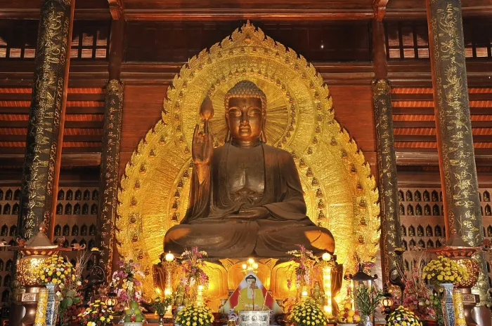 Framed Print : Bronze Buddha statue, Pagoda Chua Bai Dinh