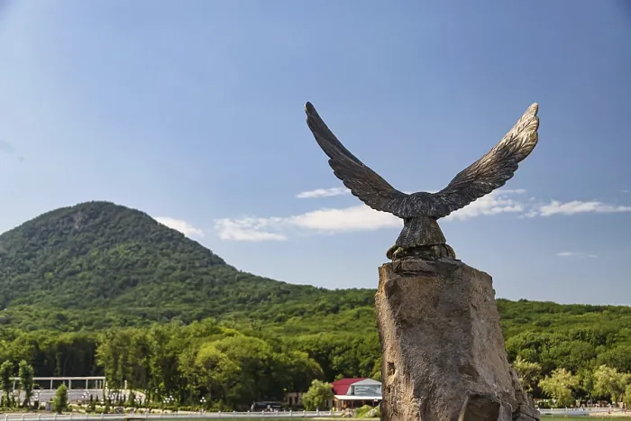 Framed Print : Bronze statue of the eagle-the symbol of the Caucasus on the background of mountains Framed Print : Bronze statue of the eagle-the symbol of the Caucasus on the background of mountains