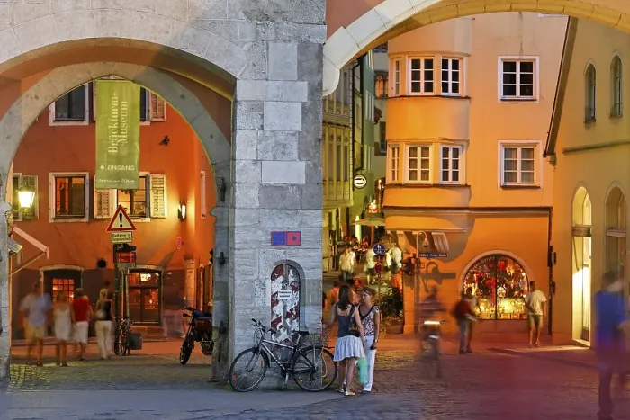 Framed Print : Bruecktor gate, Regensburg, Upper Palatinate