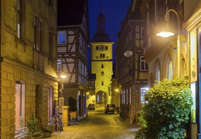 Framed Print : Brunntorturm, historic centre, Klingenberg am Main Framed Print : Brunntorturm, historic centre, Klingenberg am Main