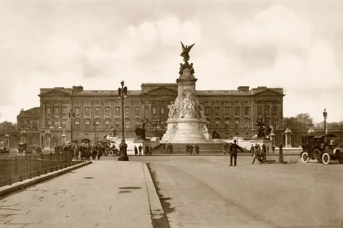 Framed Print : Buckingham Palace, Victoria Memorial