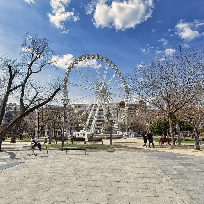 Framed Print : Budapest Eye Ferris Wheel, Elisabeth Square Framed Print : Budapest Eye Ferris Wheel, Elisabeth Square