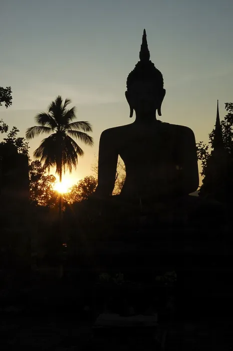 Framed Print : Buddha sculpture at dusk, Wat Trapang Thong