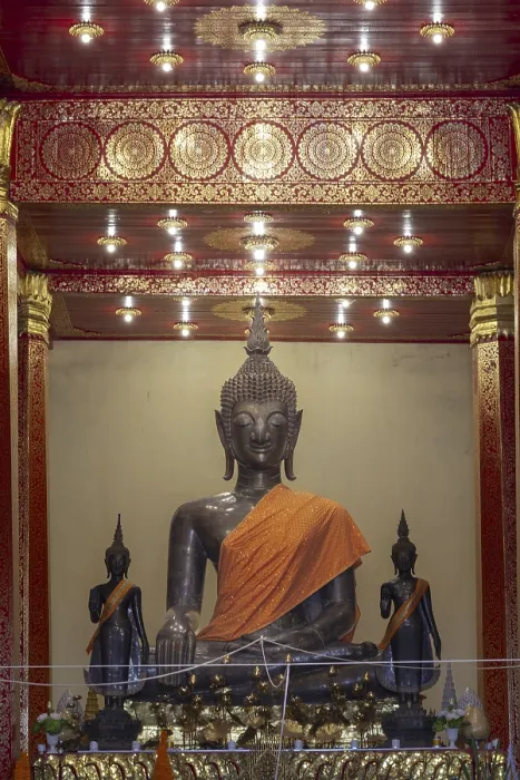 Framed Print : Buddha statue, Bhumispara-mudra