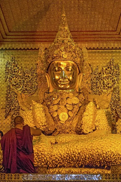 Framed Print : Buddha statue dressed in gold plate