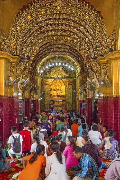 Framed Print : Buddha statue dressed in gold plate