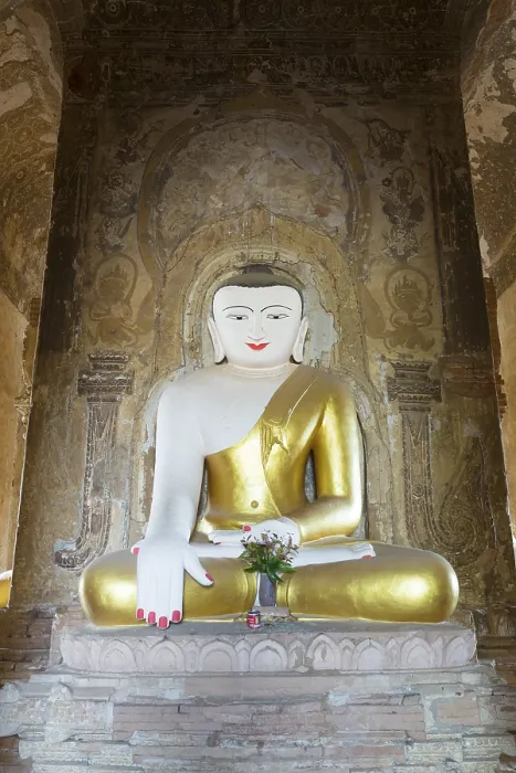 Framed Print : Buddha statue, Shwe Leik Too pagoda Framed Print : Buddha statue, Shwe Leik Too pagoda