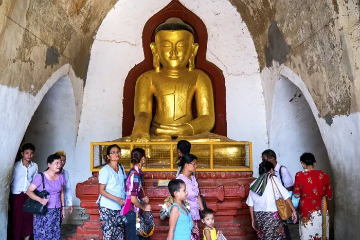 Framed Print : Buddha statue, Thatbyinnyu Pagoda