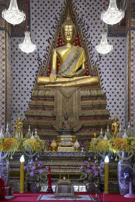 Framed Print : Buddha statue in Wat Arun, Temple of Dawn Framed Print : Buddha statue in Wat Arun, Temple of Dawn