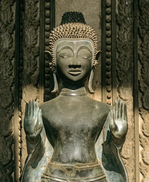Framed Print : Buddha statue in front of Wat Ho Prakeo