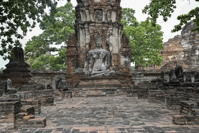Framed Print : Buddha statue in Wat Mahathat Ayutthaya Framed Print : Buddha statue in Wat Mahathat Ayutthaya