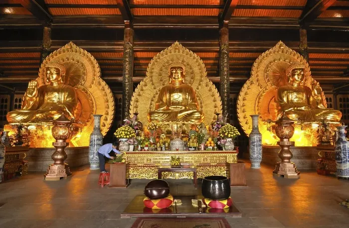 Framed Print : Buddha statues made of bronze in the second temple of the Chua Bai Dinh pagoda Framed Print : Buddha statues made of bronze in the second temple of the Chua Bai Dinh pagoda