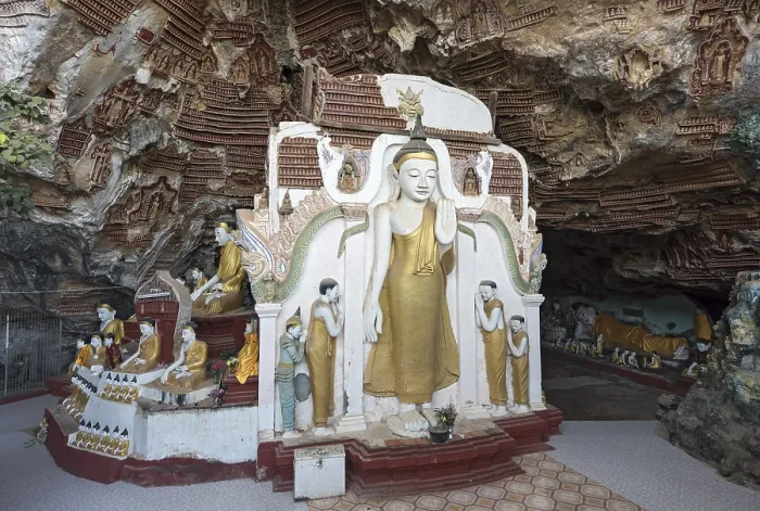Framed Print : Buddha statues at Kaw-goon Cave Temple