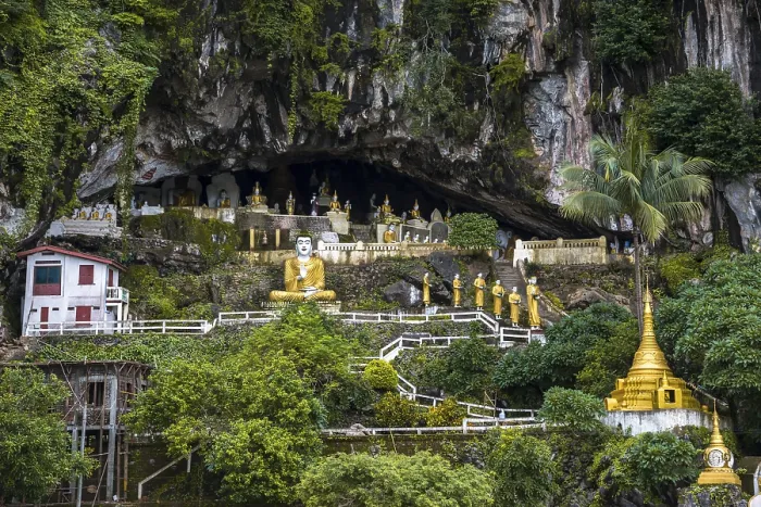 Framed Print : Buddha statues, pagodas, Kaw ka Thawng cave Framed Print : Buddha statues, pagodas, Kaw ka Thawng cave