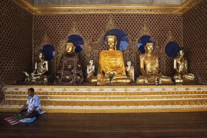 Framed Print : Buddha statues in the Shwedagon Pagoda